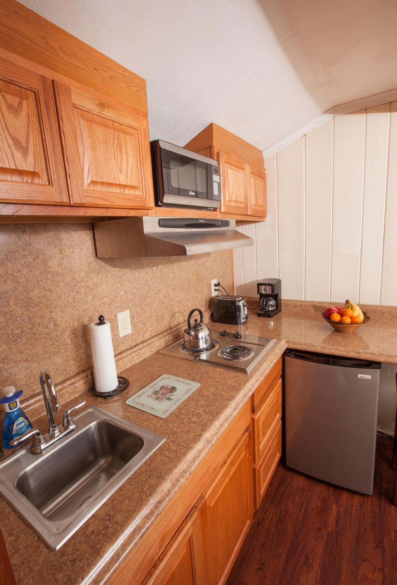 Knotty Pine * Bennington