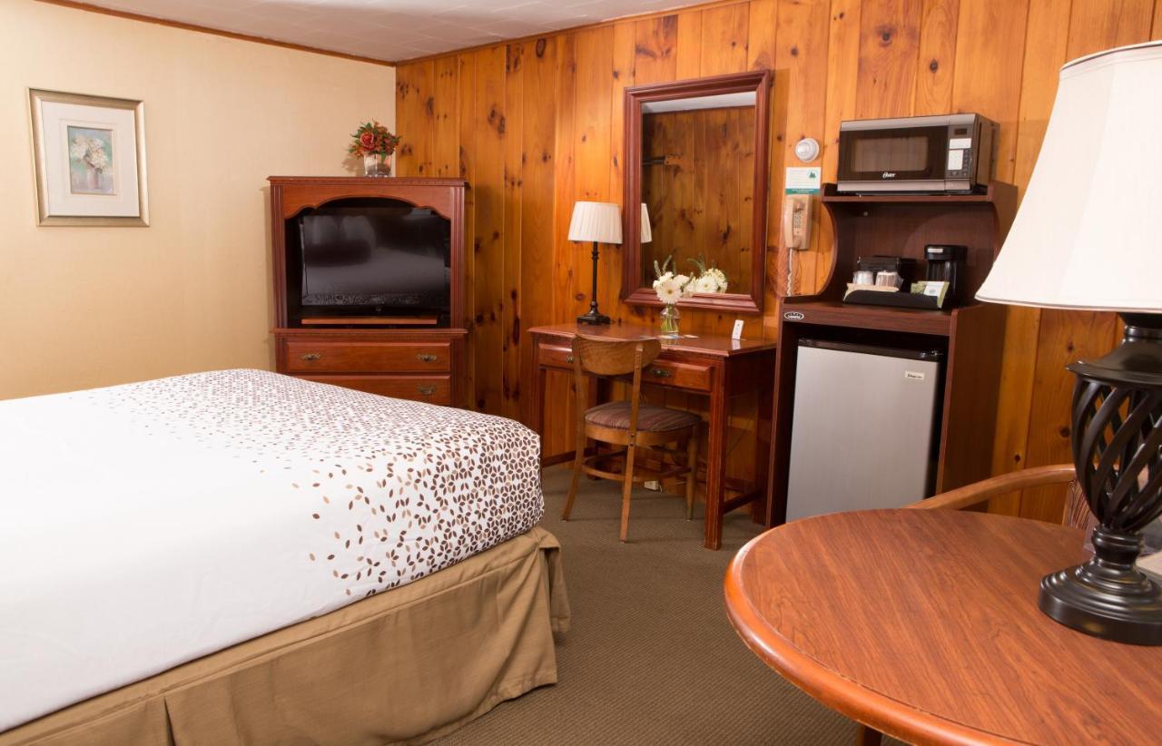 Motel Knotty Pine *